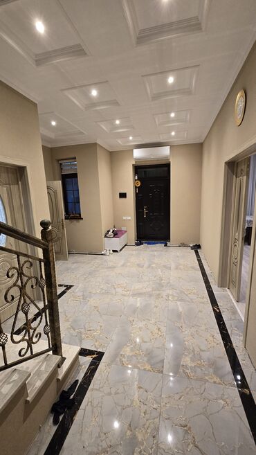 Uzunmüddətli kirayə mənzillər: Mebel və tam təchizatlı mənzil interyeri - Geniş yataq otağı: iki — 19