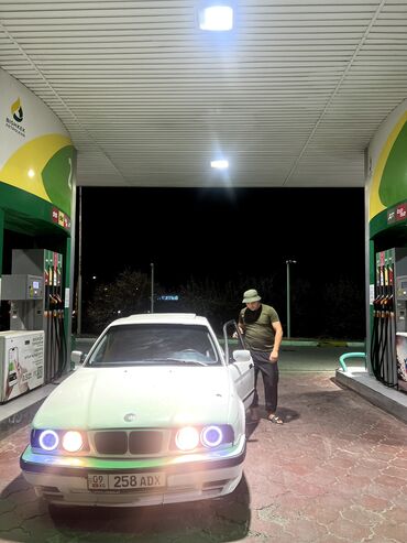 купит бу шины: BMW 5 series: 1990 г., 2 л, Механика, Бензин, Седан