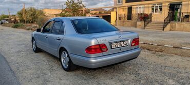 Mercedes-Benz: Mercedes-Benz 200-Series: 2 l | 1998 il Sedan