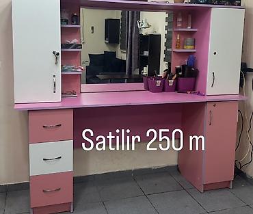 berber masası: Gözəllik salonu üçün vizaj/saç ustası masası və güzgü komplekti — 1