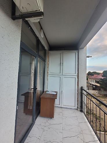 merkezde: 2otaqlı mənzil – tam mebellı və texnikalı Plan: - Geniş işıqlı qonaq — 9