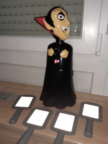 Društvene igre: Hit igra za noc vestica!!!Drustvena igra napad vampira. Sve na lalafo.rs — 6 Društvene igre: Hit igra za noc vestica!!!Drustvena igra napad vampira. Sve — 6