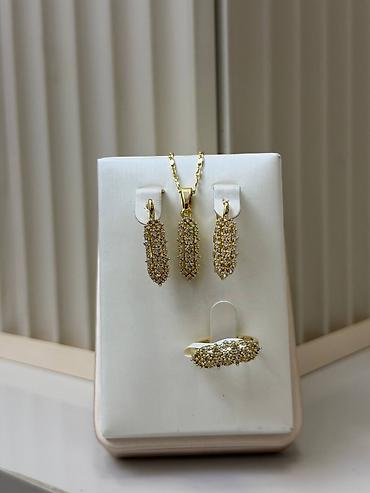 Наборы украшений: Наборы ювелирных украшений 1) Золотистый комплект с россыпью камней — 1