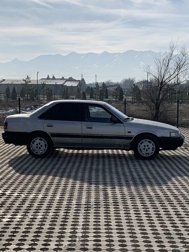 Mazda: Mazda 626: 1988 г., 2 л, Механика, Бензин, Седан — 9