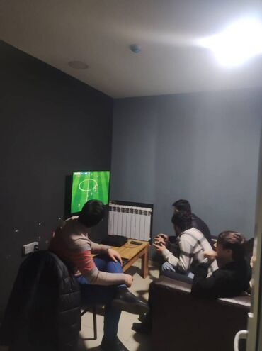 Digər kommersiya daşınmaz əmlakı: Gənclik metrosuna yaxin yerləşən Plestesn ümumi sahəsi 100 kv,m olan — 12