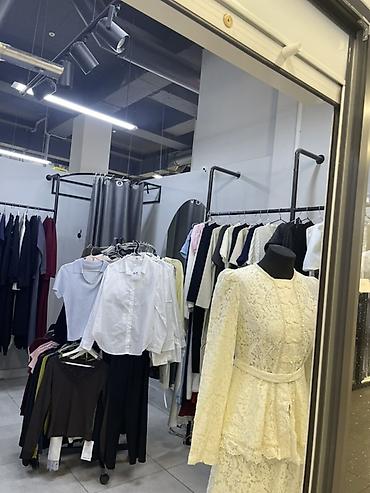 спец одежда: Сдаю целый бутик либо половина ТЦ Караван на 2 этаже — 1