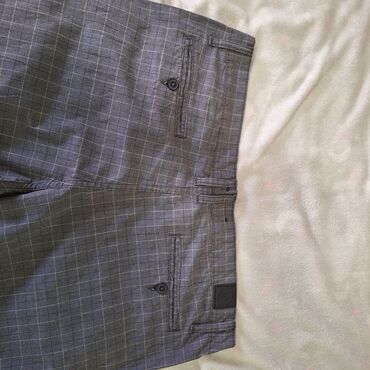 Pantalone: Prodajem slim fit pantalone udobne savrsene za izlaske poslovne i — 7