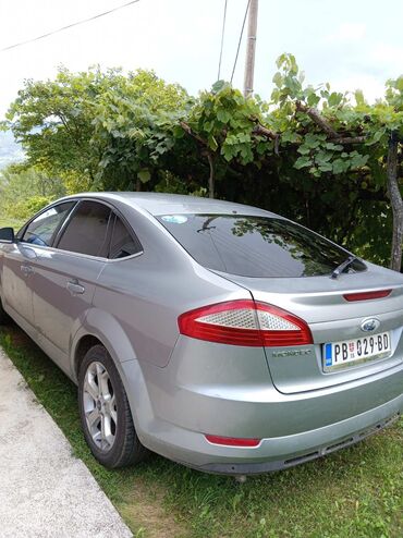 Ford: Ford Mondeo – dizel TDCi, sivi metalik. Karoserija: liftback sa 5 — 1