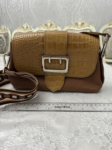 спортивная сумка бу: Leather country с зернистой мягкой кожей сумочка,, состояние хорошое