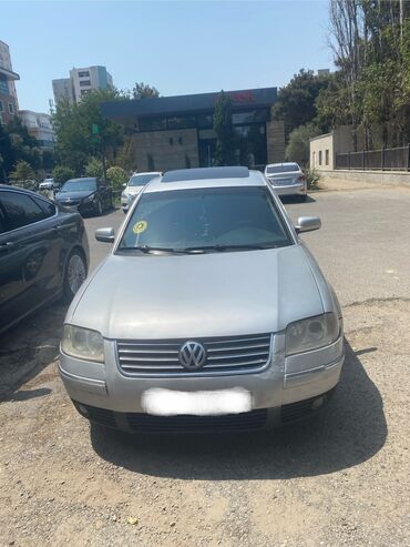 Volkswagen Passat: 2.8 l | 2002 il Sedan