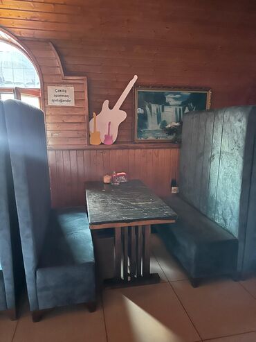 Stullar: Kafe üçün 8 ədəd divan satılırbiri 110₼. ölçüsü Hündürlüyü 1,50 sm