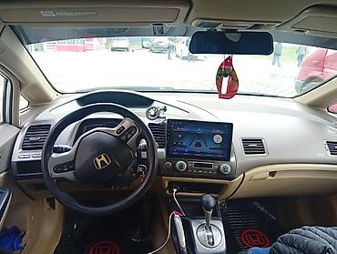 Другие аксессуары для салона: Honda Civic седан — интерьер и комплектация - Светлый бежевый салон с — 4