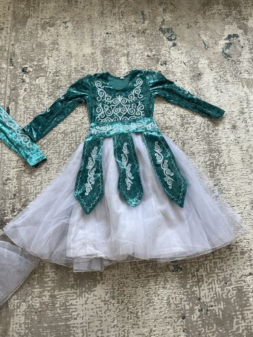 Другие детские вещи: Продаются кыргызские платья из кыргызстана есть размер 34,36 стоимость