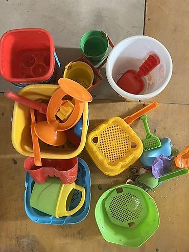 oyun alanı: Uşaq üçün qum və çimərlik oyuncaqları seti - Müxtəlif rəngli plastik — 1