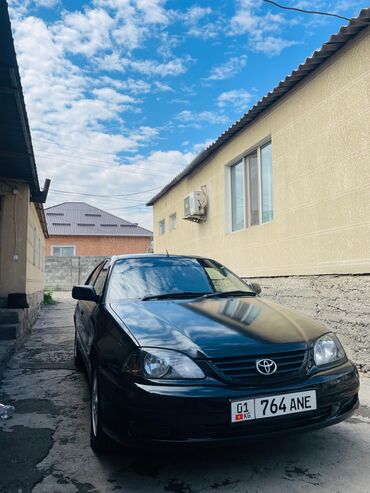 Toyota: Toyota Avensis: 2002 г., 1.6 л, Механика, Бензин, Седан