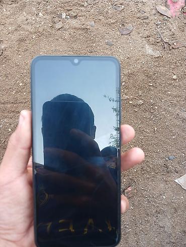 gunes panel kamera: Smartfon – mavi/qara tonlarda, sərt korpuslu, sol tərəfdə həcmi — 6