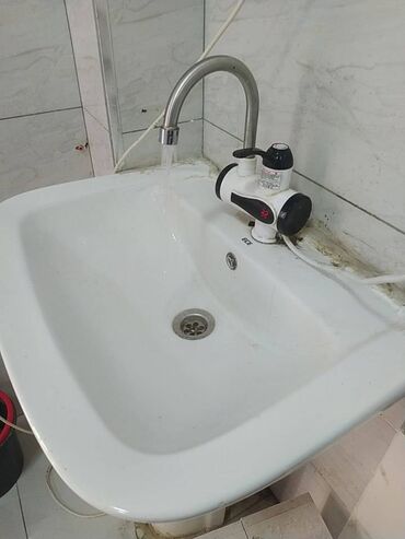 Другая сантехника: Su qızdırıcı uvanik ilə birlikdə satılır hazırdı apar işlətdir heç bir