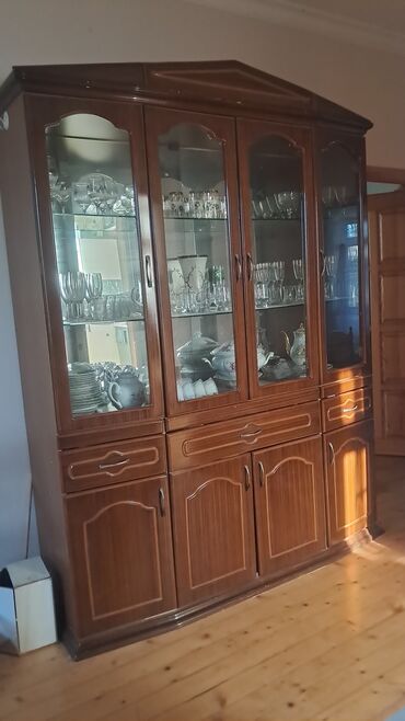 çekmece: İşlənmiş, Açılan, 4 qapılı Düz dolab, Bufet
