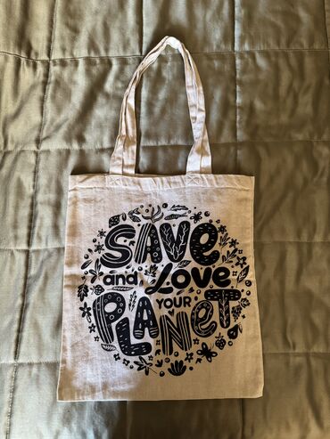 Çantalar: “Save and Love Your Planet” yazısı ilə ekoloji şopper. Geniş daxili