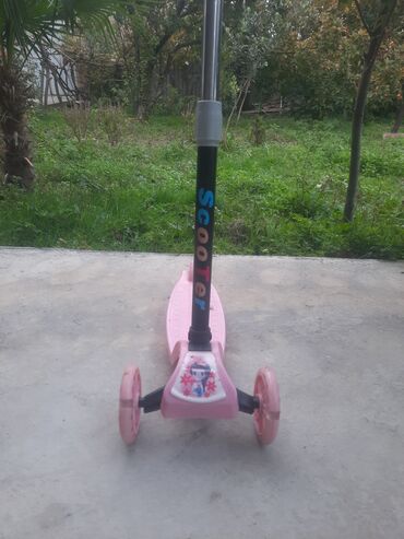 şinlər və təkərlər 185 70 14: Uşaq skutu – 3 təkərli, “Scooter” yazılı model - Rəng: açıq çəhrayı -