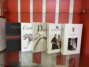 чип для животных: Продаю декоративные книги (это не цельная книга, просто обложка, чтобы