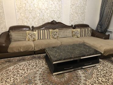 Продаю большой диван + журнальный стол б/у в отличном состоянии