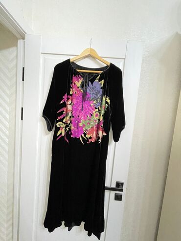 женское платье размер м: 5XL (EU 50), цвет - Черный
