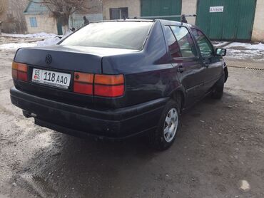 рассрочкага машина берем: Volkswagen Vento: 1992 г., 1.8 л, Механика, Бензин, Седан