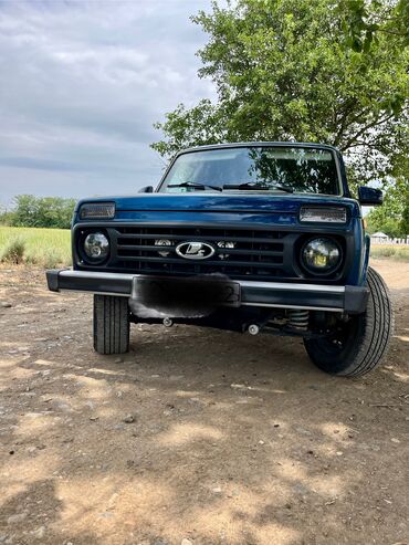 215 75 16 c: VAZ (LADA) 4x4 Niva: 1.7 l | 2013 il