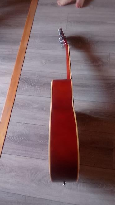 akustik gitara simi: Akustik gitar – cutaway korpuslu, sunburst ön panel dizaynı - Korpus — 3