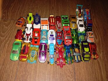Игрушки: Продаю машинки Hot wheels оригинал цена 200,300 сом