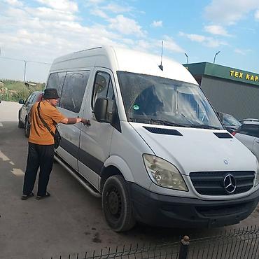 грузовой спринтер средний: Mercedes-Benz Sprinter — белый цельнометаллический фургон/микроавтобус — 1