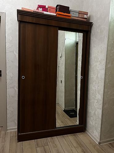 kravat taxt: İşlənmiş, 2 qapılı, Güzgülü, Qəhvəyi, Taxta, Kupe, Düz dolab — 1