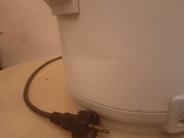 Ostali kuhinjski aparati: Friteza Rowenta Isprobana samo vodom,vri - znaci radi. Malo je — 4