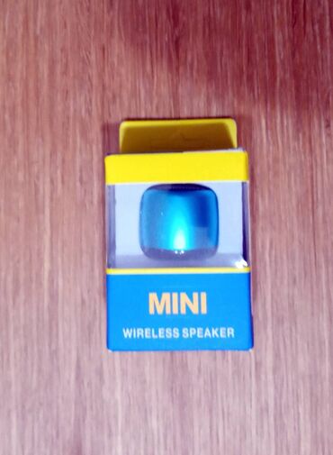 Ostali aksesoari za mobilne telefone: Nov bežični zvučnik blutut. Ima punjivu bateriju i punjač, puni se sa — 14