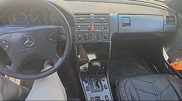 w210 ön bufer: Mercedes-Benz sedan - Kuzov: sedan, bej rəng - Nömrə nişanı — 7