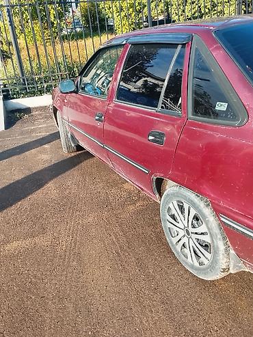 volvo s70: Легковой автомобиль, 4‑дверный седан бордового цвета. Особенности и — 3