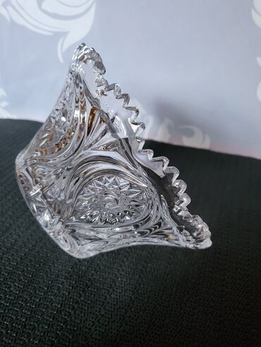 Činije: Cinija,bombonijera nova kristalna iz 70ih. Nova cinija,sve na njoj — 8