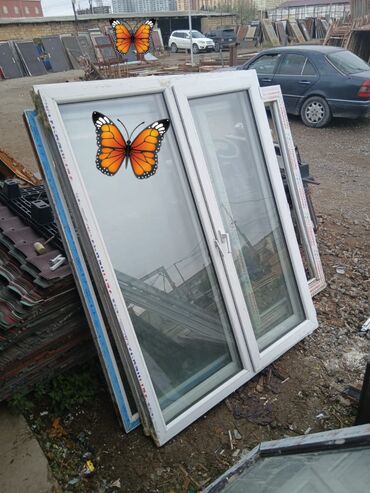 Özü yapışan divar kağızları: SAMİRƏ🦋 4 ədəd plastik pəncərələr bir ədədi 65m satılır. 2 sinin