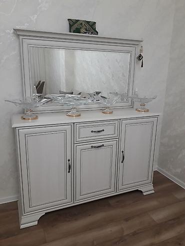 hamam kranti: Klassik üslubda bufet və böyük güzgü dəsti - Rəng: açıq krem/boz — 1