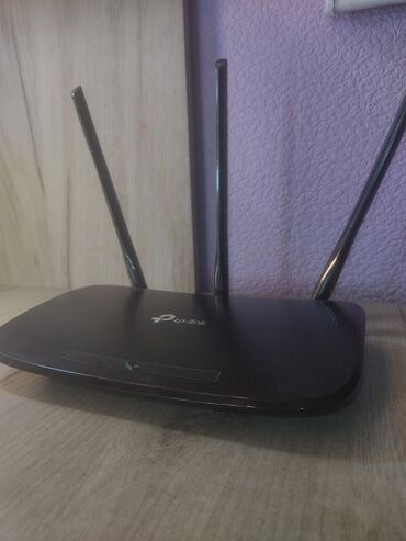 Модемы и сетевое оборудование: Срочно продаю wi-fi роутер