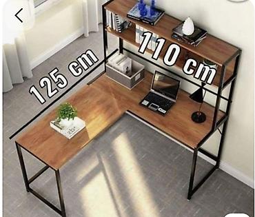 komputer setup: Bu L formalı yazı masası və rəf birləşməsi, müasir və sənaye tərzində — 5