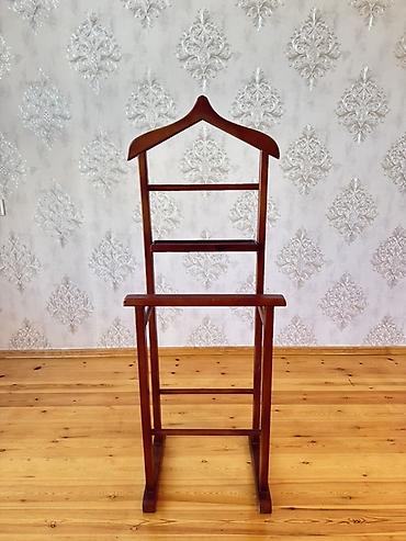 вешалка для верхней: Taxta kişi geyim asılqanı – valet stand - Material: bərk ağac — 2
