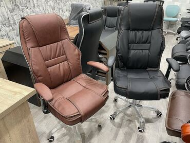 Ofis və oyun kresloları: Yeni, Təkərli, Qolları tənzimlənir, Dəri — 28