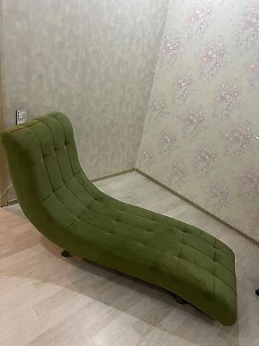 Yaşıl rəngli lounge/şezlong kreslo - Dizayn: Dalğavari, bədəni təbii
