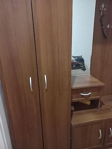 Mebel: İşlənmiş, 2 qapılı, Güzgülü, Qəhvəyi, Açılan, Düz dolab — 2