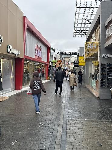 dukan satilir: Neftciler Metrosunun 4cu cixisinda Prestijni Sirada Gelisdi Gedisdi — 2