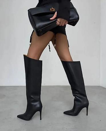 Сапоги: Qadın dizə qədər uzun çəkmə – stiletto dabanlı - Rəng: qara - Üst — 4