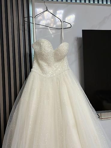 Toy paltarları və aksesuarları: Ağ rəngdə, bəzəkli gəlinlik. - Model: A-kesim/Ball gown siluet, uzun — 2