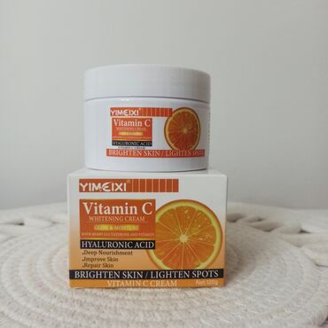 zara helanke sa slicem: Hidratantna krema za negu lica sa vitaminom C i hijaluronskom